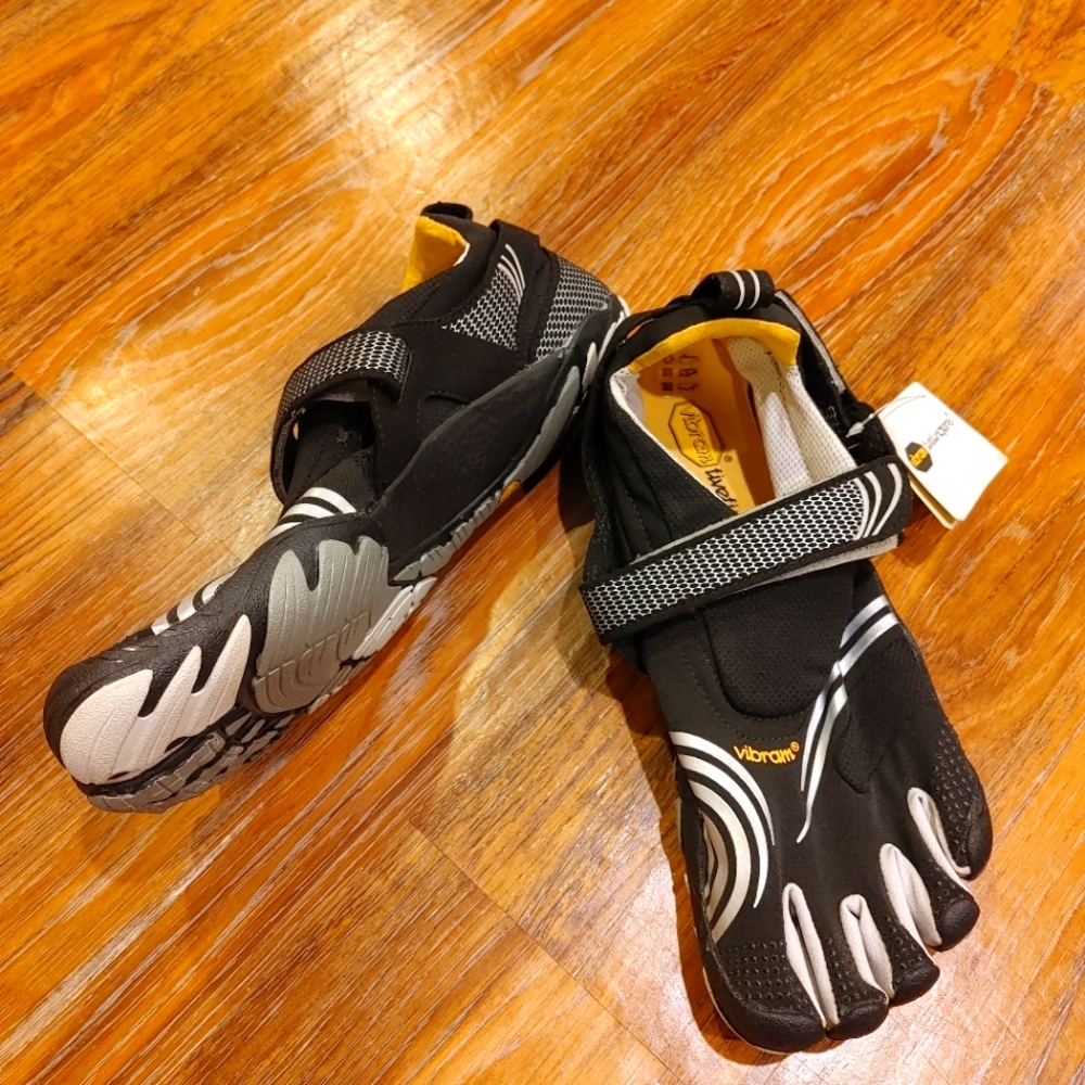 NWOB Vibram KMD Sport Men's 44/10.5-11, Black